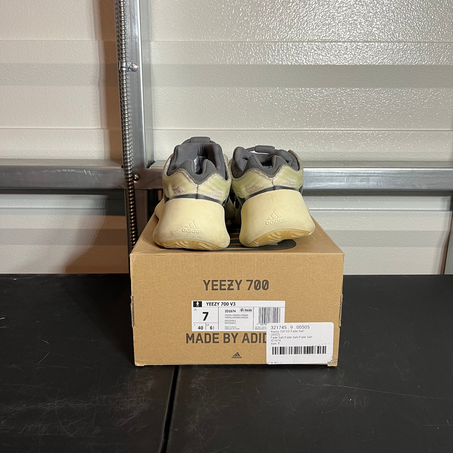 Size 7 - YZY 700 V3 Fade Salt