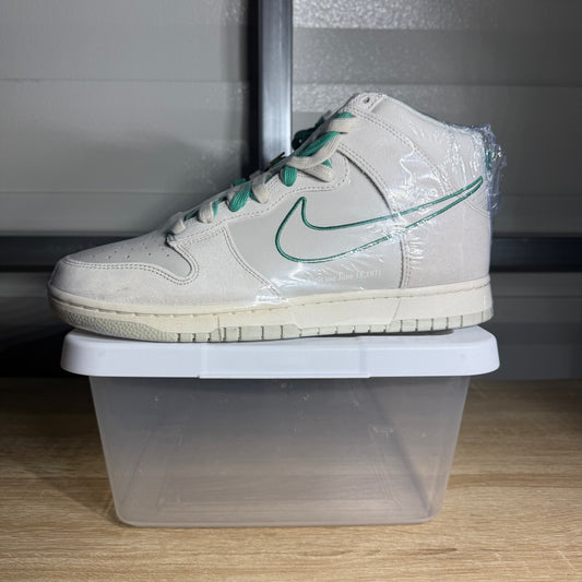 Size 10.5 - Dunk High SE First Use - Green Noise
