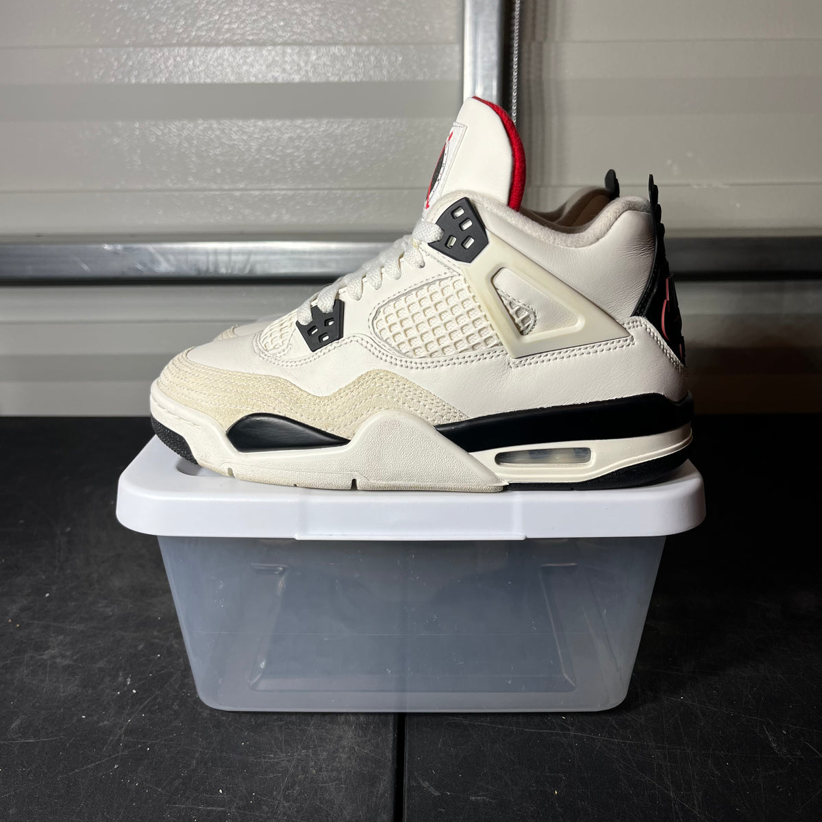 Size 6 - AJ 4 Flight Club
