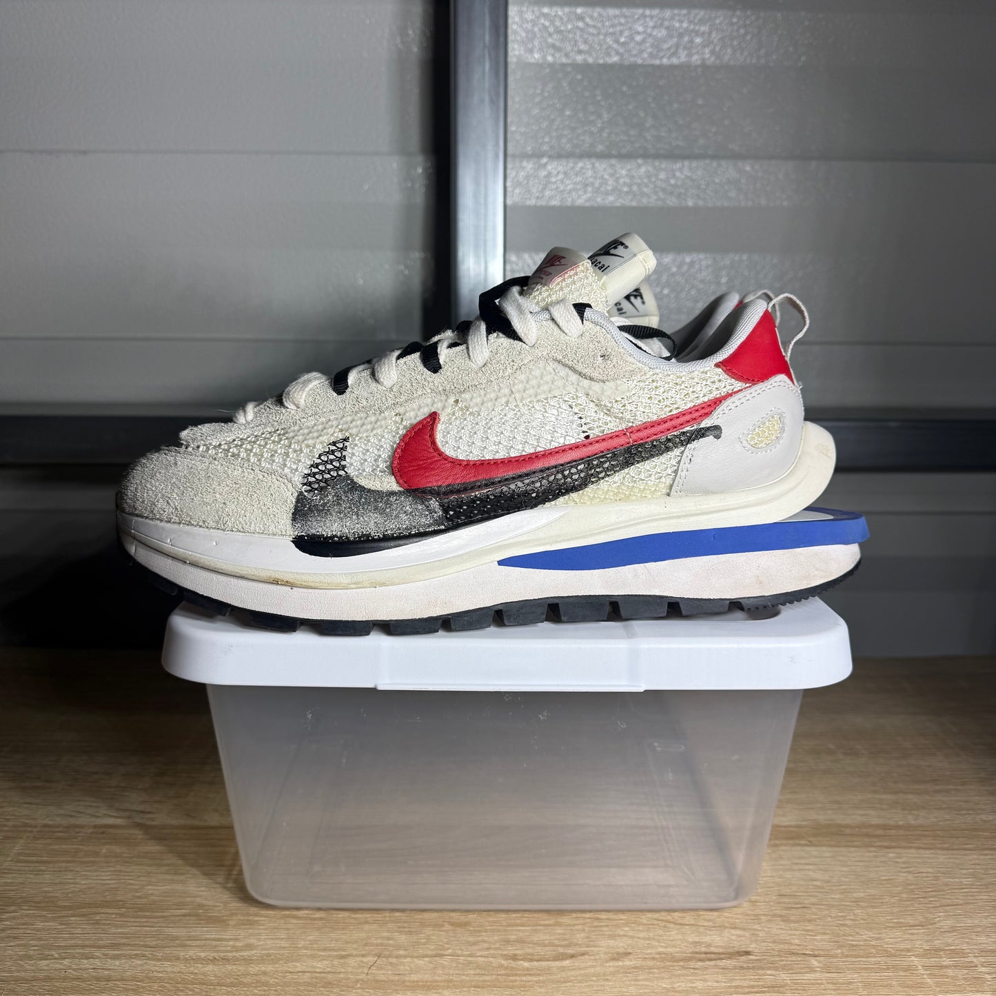 Size 10 - Sacai VaporWaffle Sail Sport Fuchsia Game Royal