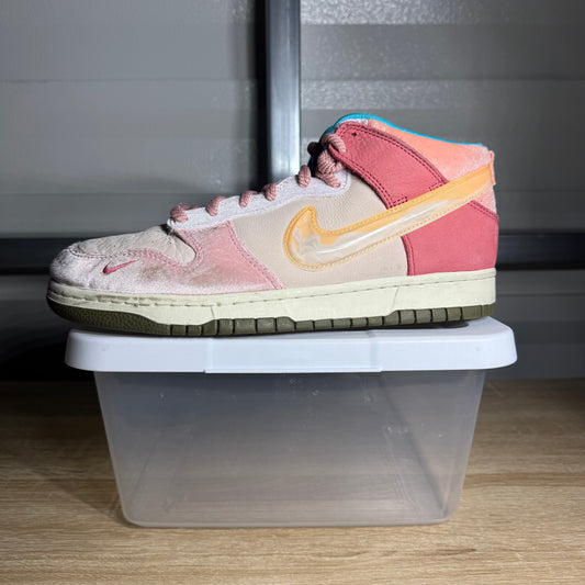 Size 9.5 - Social Status Dunk Mid Strawberry Milk