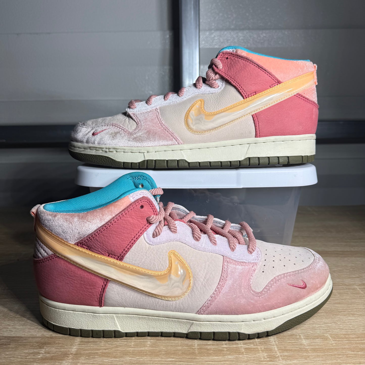Size 9.5 - Social Status Dunk Mid Strawberry Milk