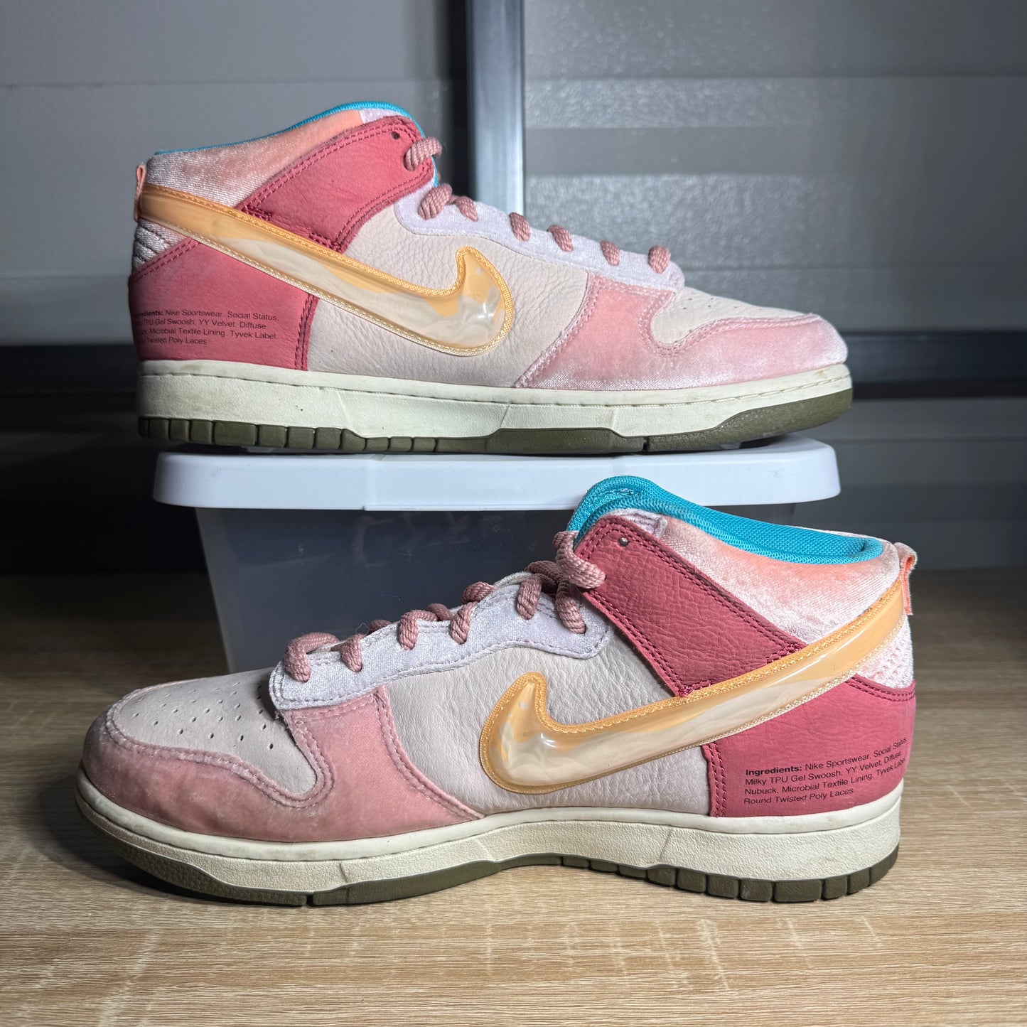 Size 9.5 - Social Status Dunk Mid Strawberry Milk