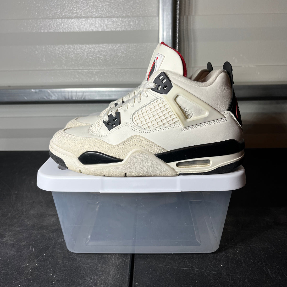 Size 6 - AJ 4 Flight Club