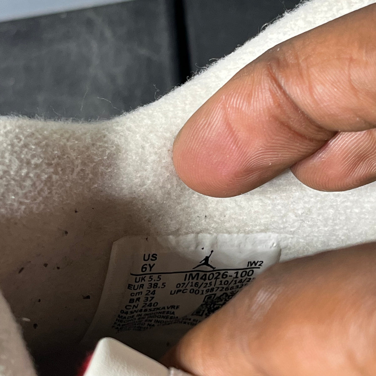Size 6 - AJ 4 Flight Club