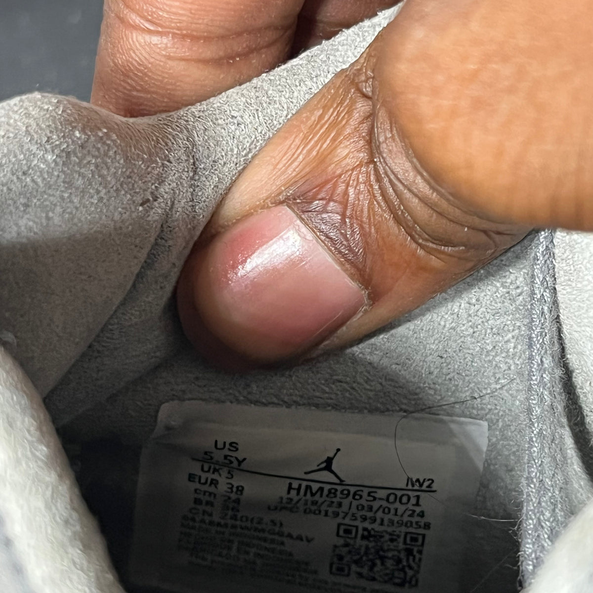 Size 5.5 - AJ 4 Wet Cement Grey
