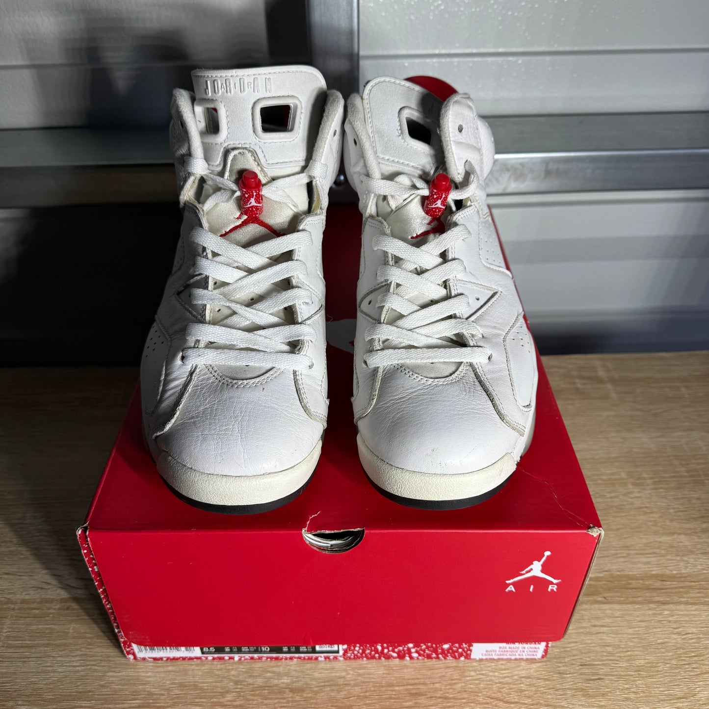 Size 8.5 - AJ 6 Retro Red Oreo