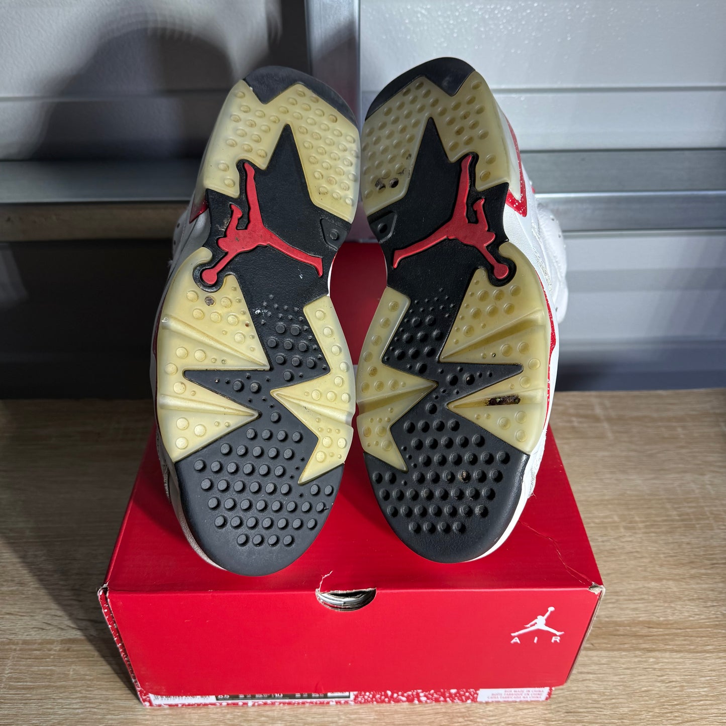 Size 8.5 - AJ 6 Retro Red Oreo