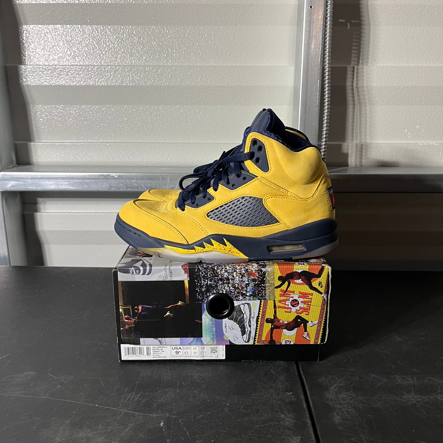 Size 9.5 - AJ 5 Retro Michigan
