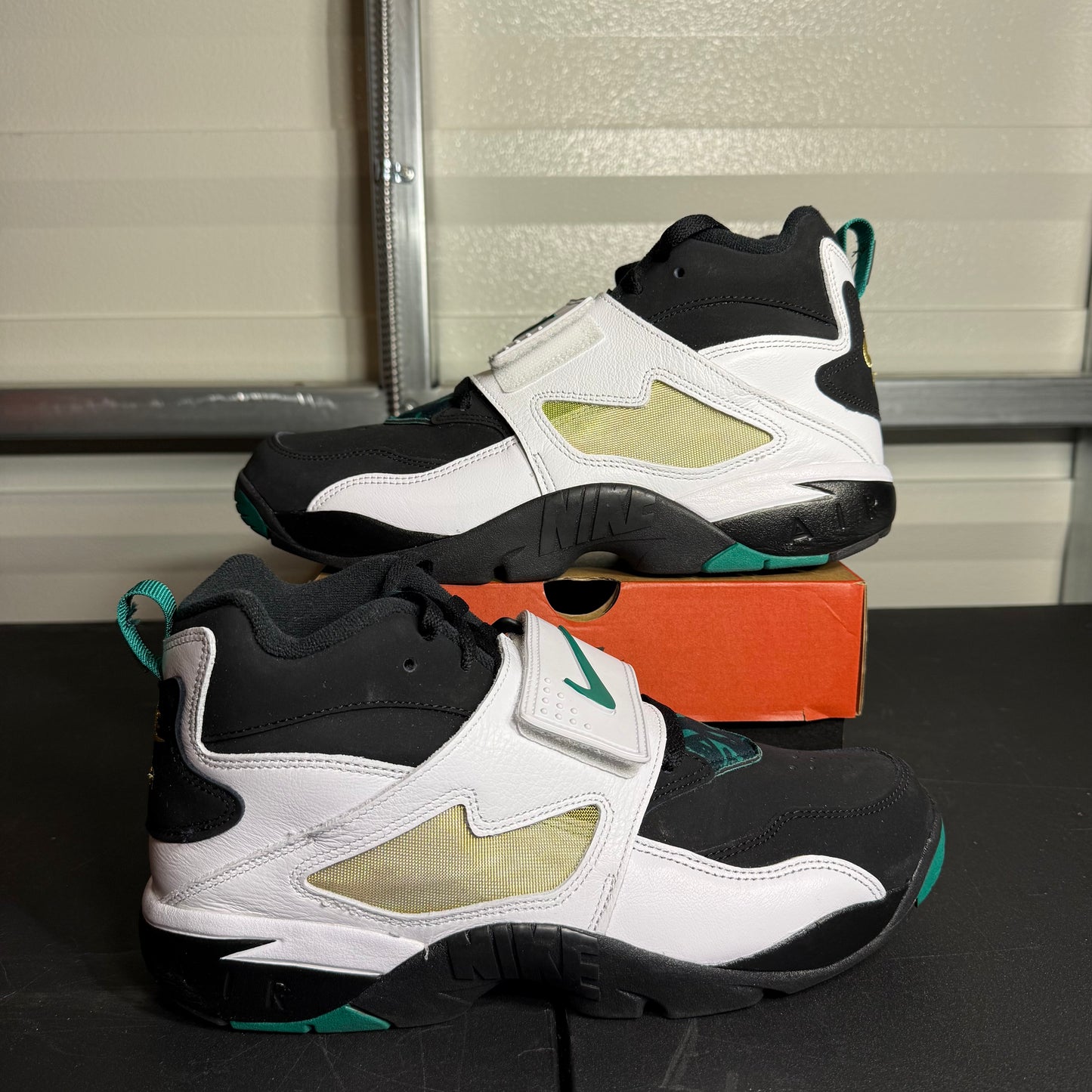 Size 11 -  Air Diamond Turf Emerald