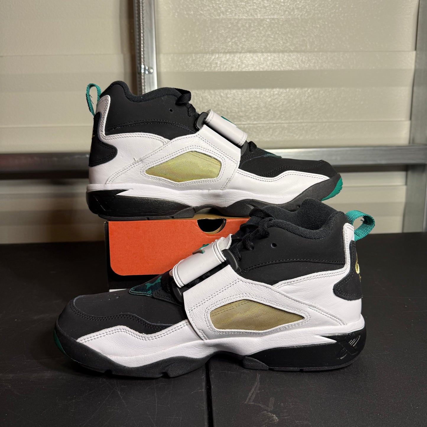 Size 11 -  Air Diamond Turf Emerald