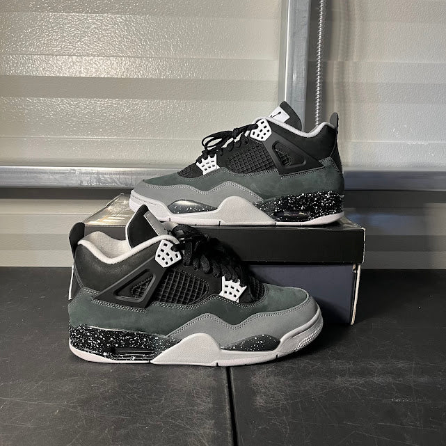 Size 9.5 - AJ 4 Retro Fear