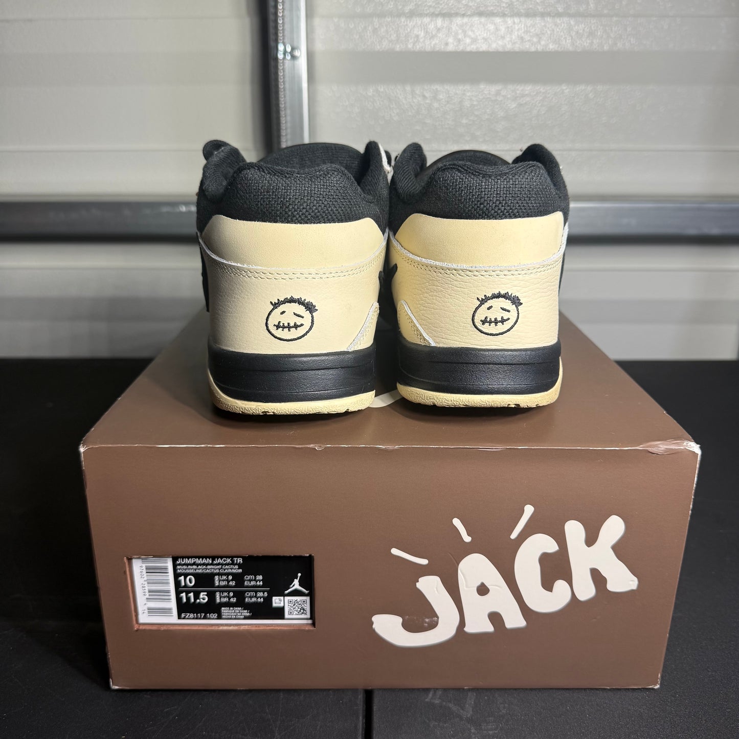 Size 10 - Jumpman Jack TR Travis Scott Bright Cactus