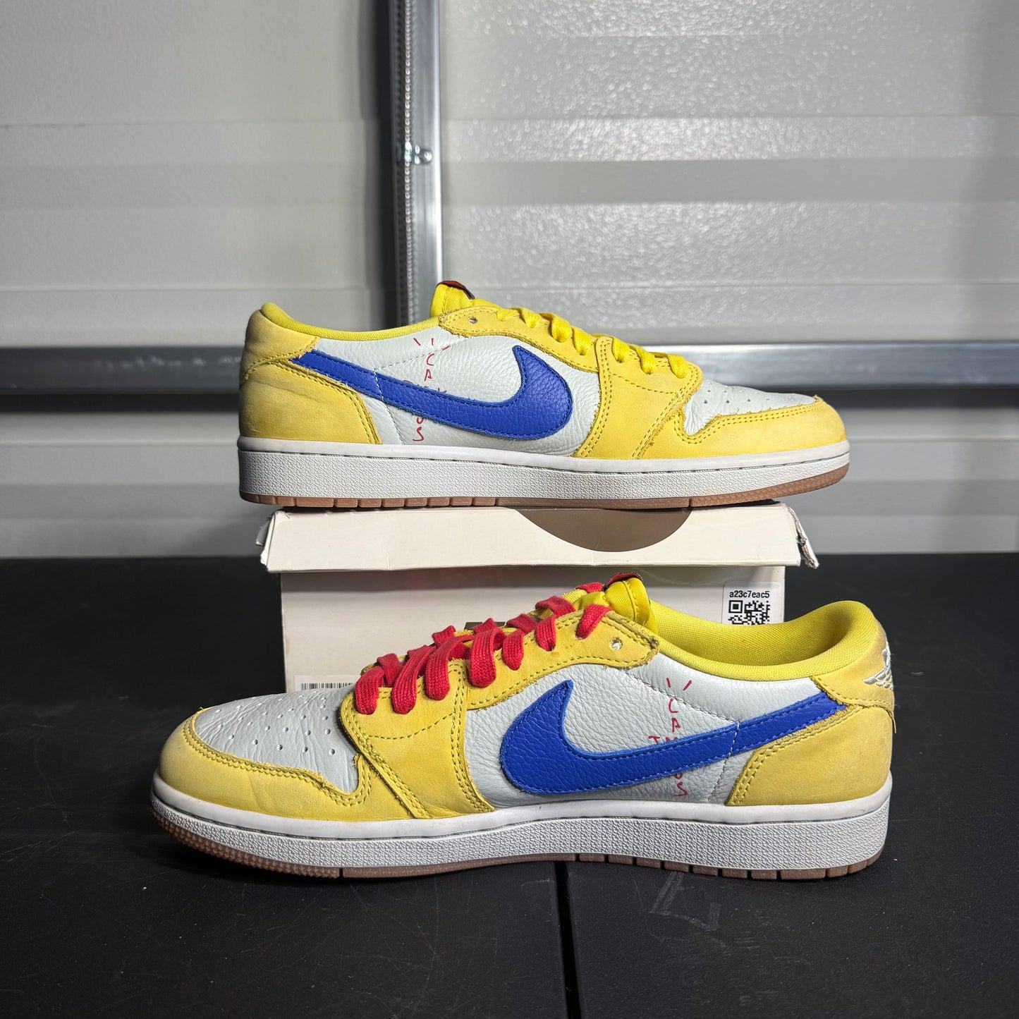 Size 10W - AJ 1 Low Travis Scott Canary