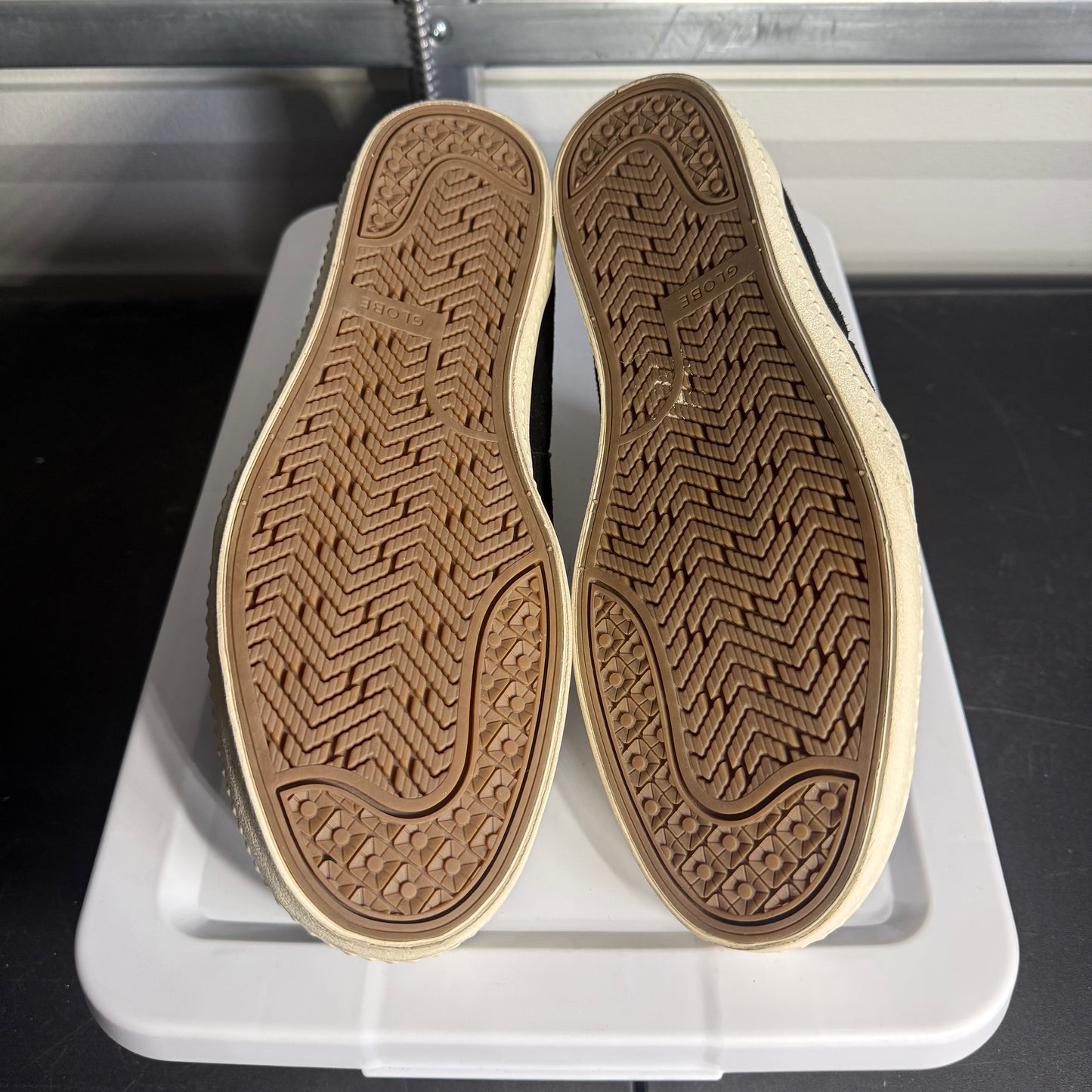 Size 12 - Globe Liaizon Slip-on Black Antique White