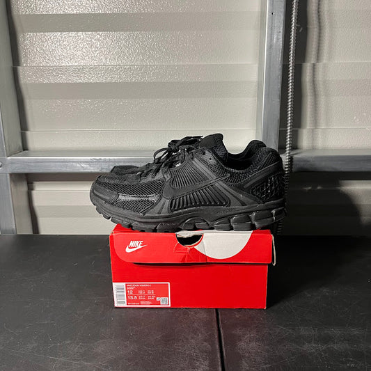 Size 12 - Zoom Vomero 5 Triple Black