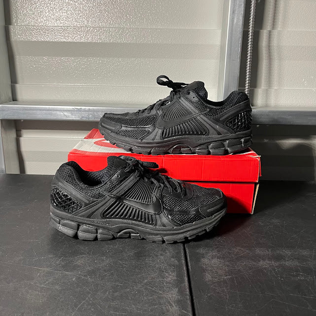 Size 12 - Zoom Vomero 5 Triple Black