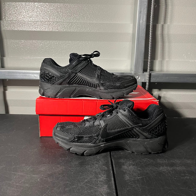 Size 12 - Zoom Vomero 5 Triple Black