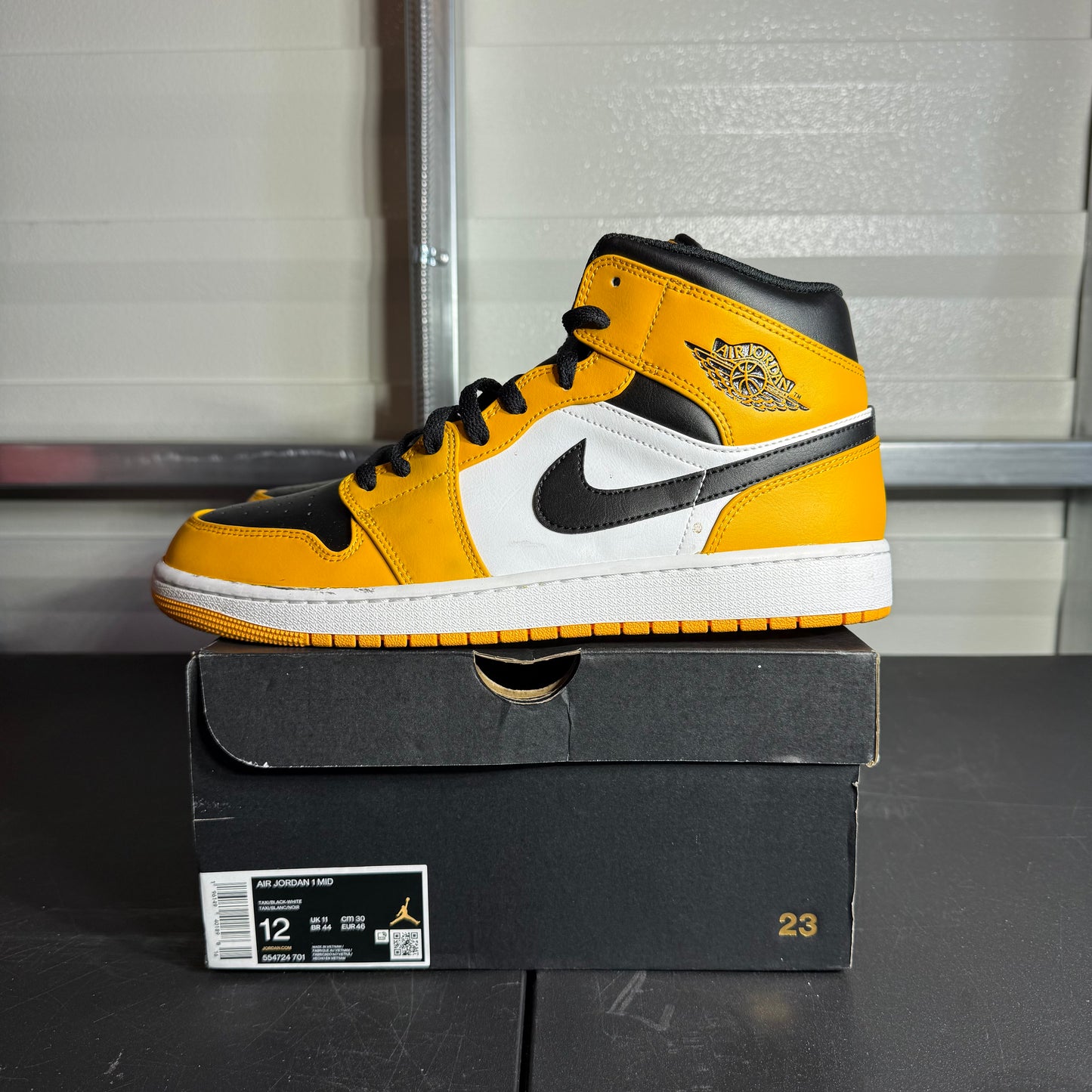 Size 12 - AJ 1 Mid Taxi