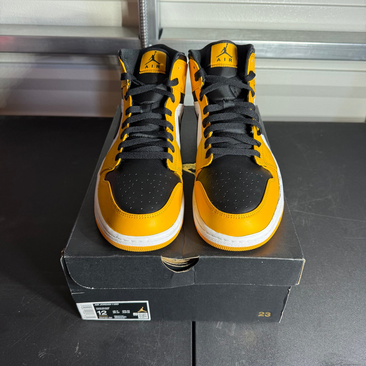 Size 12 - AJ 1 Mid Taxi