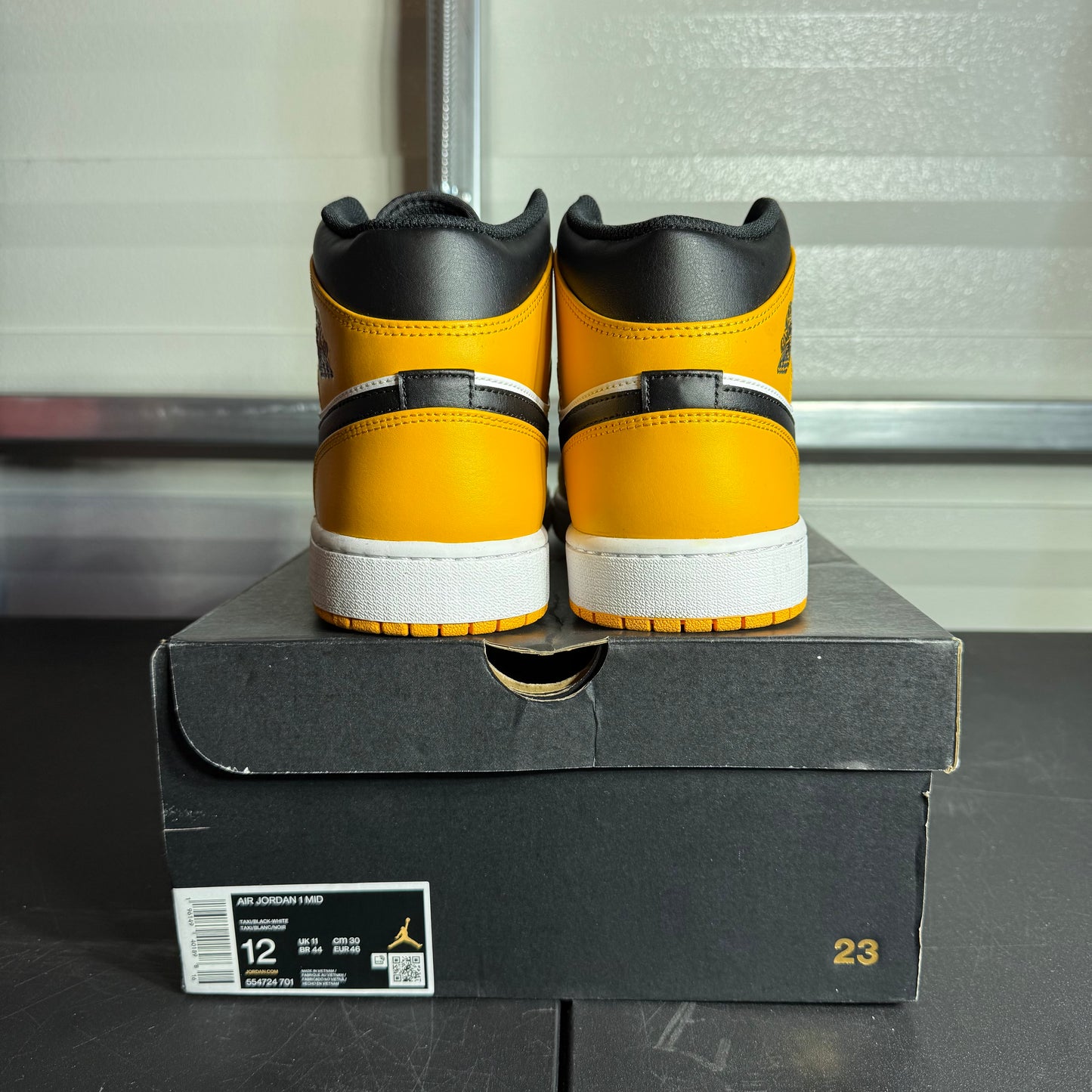 Size 12 - AJ 1 Mid Taxi