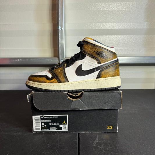 Size 5Y - AJ 1 Mid Wear-Away