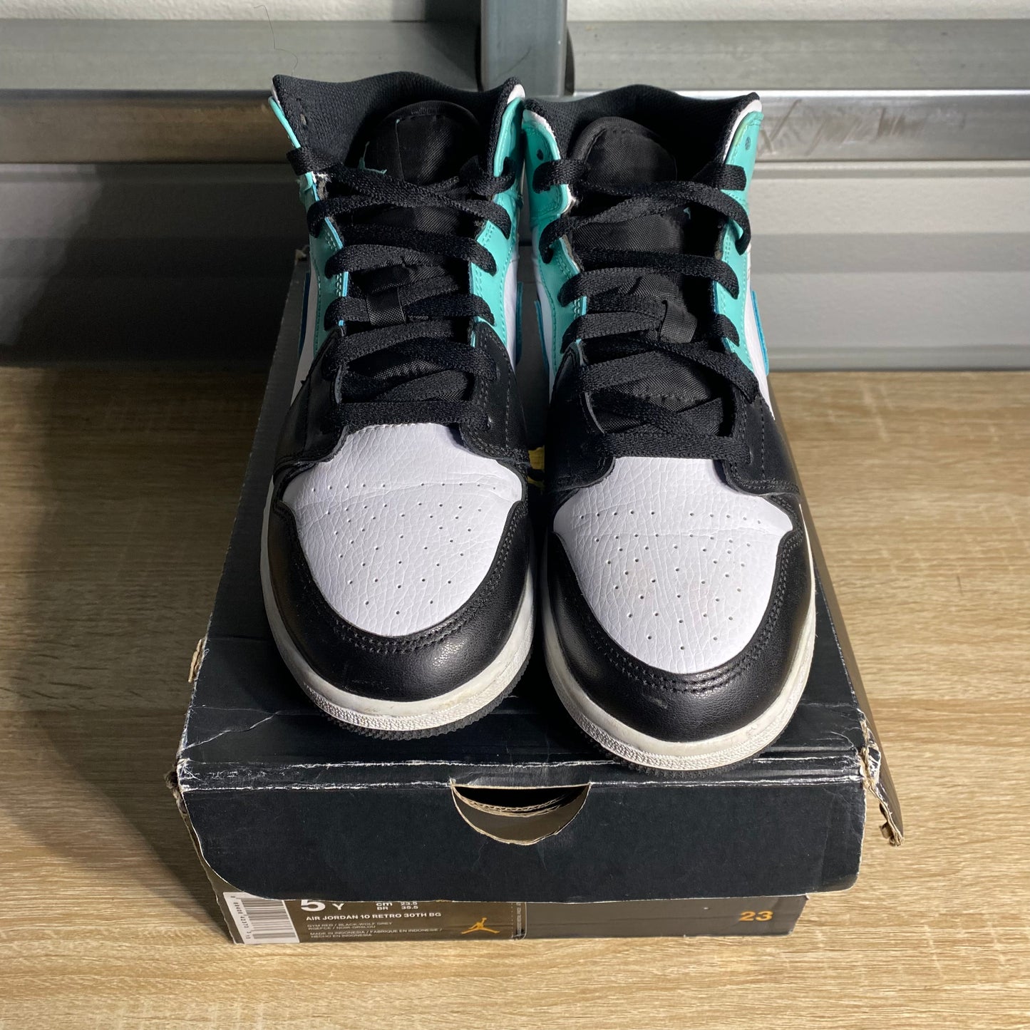 Size 6.5Y - AJ 1 Mid Tropical Twist