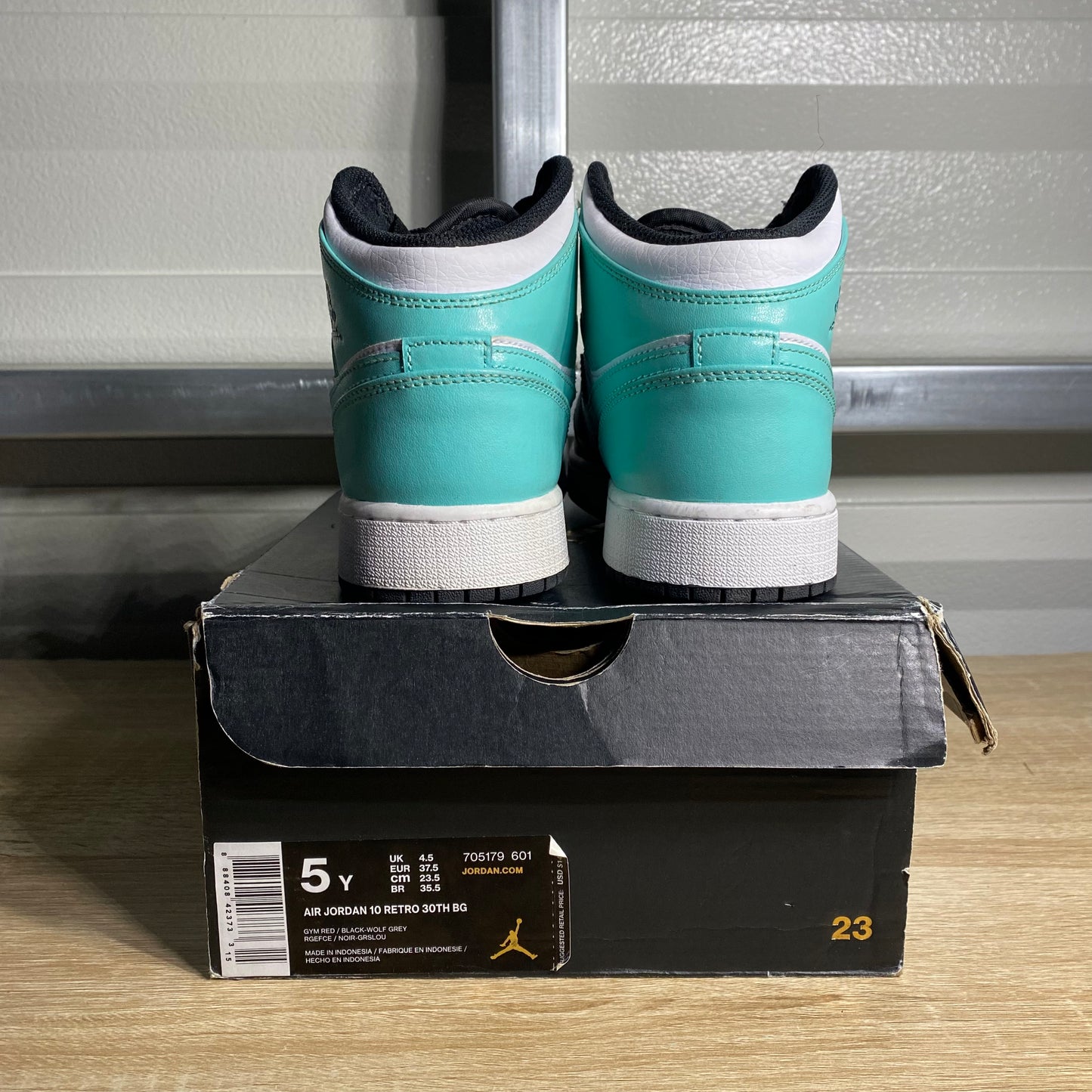 Size 6.5Y - AJ 1 Mid Tropical Twist