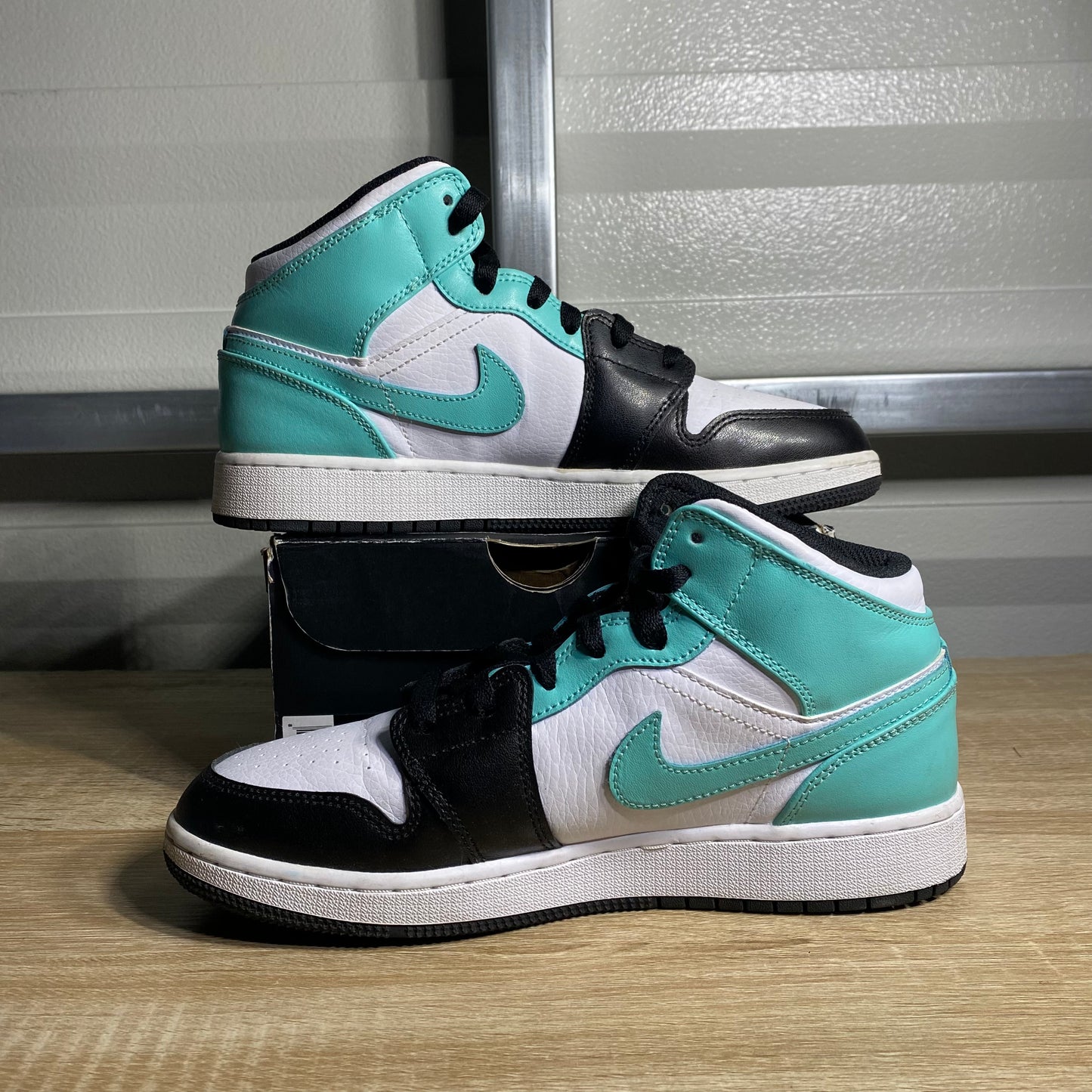 Size 6.5Y - AJ 1 Mid Tropical Twist