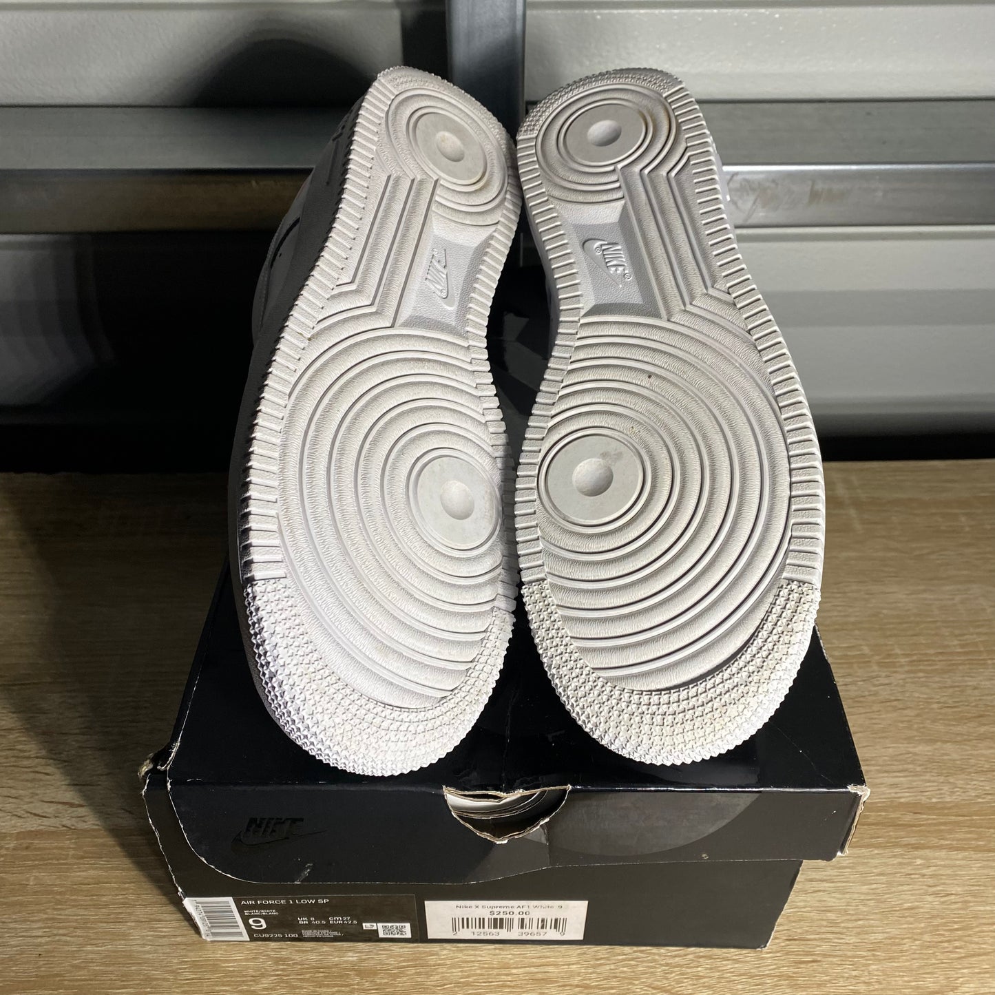 Size 9 - AF 1 Low Supreme White