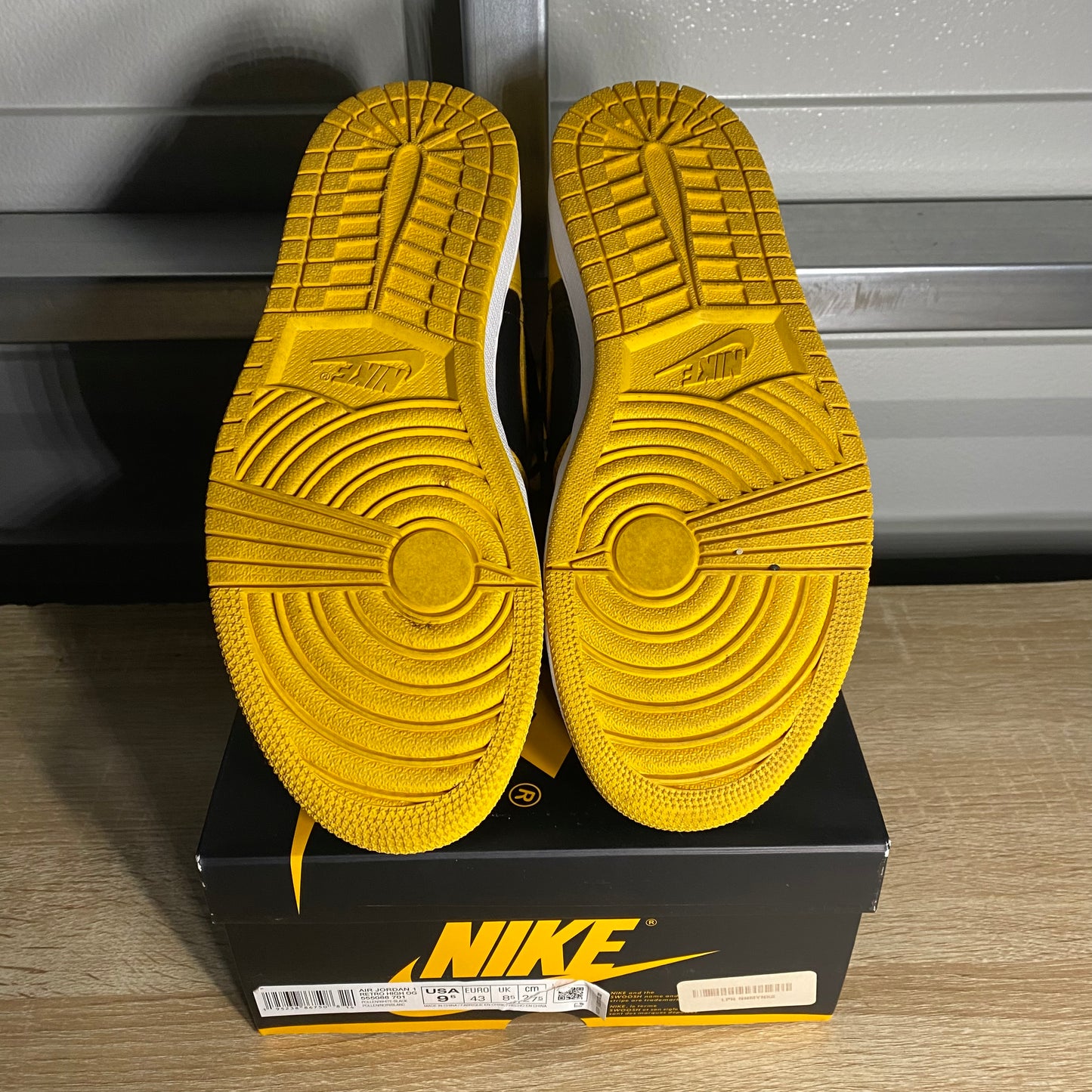 Size 9.5 - AJ 1 Retro High Pollen