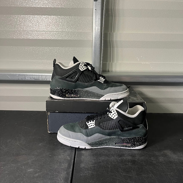 Size 10.5 - AJ 4 Retro Fear