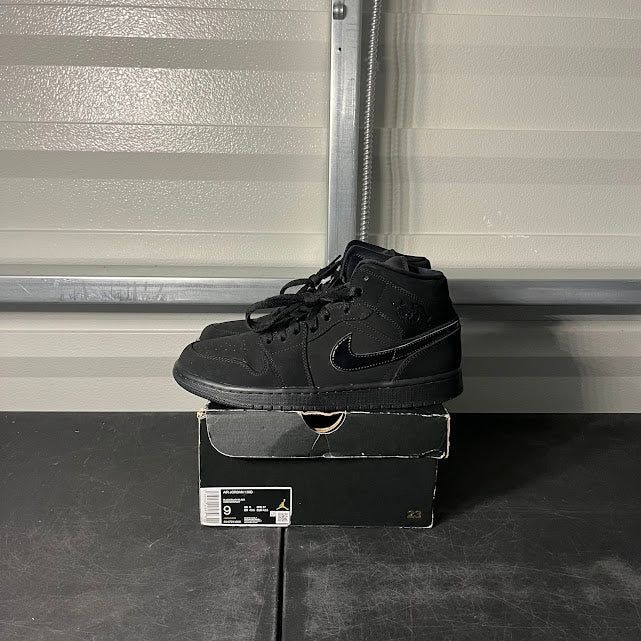 Size 9 - AJ 1 Mid Triple Black