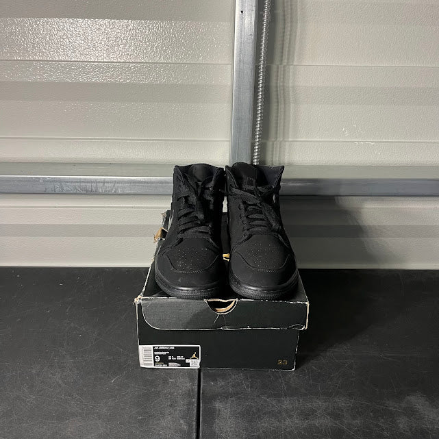 Size 9 - AJ 1 Mid Triple Black