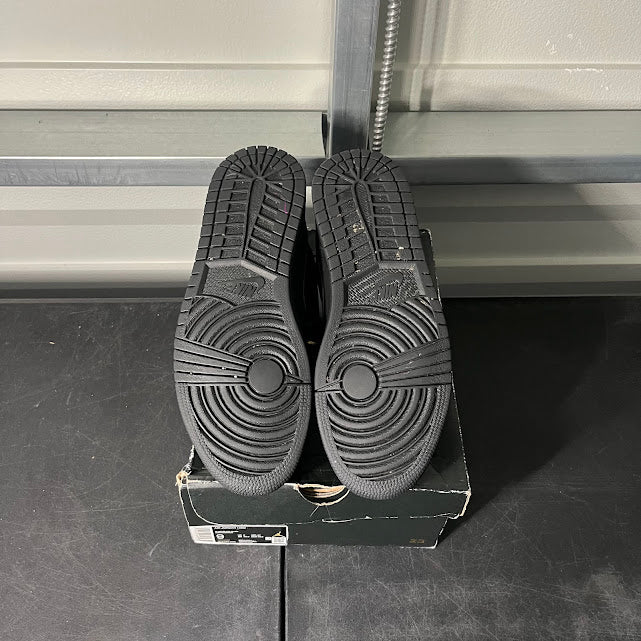 Size 9 - AJ 1 Mid Triple Black