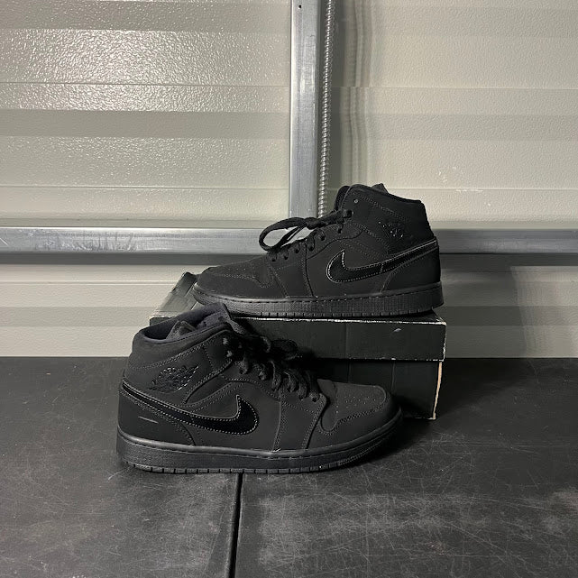 Size 9 - AJ 1 Mid Triple Black