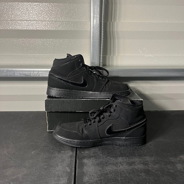 Size 9 - AJ 1 Mid Triple Black