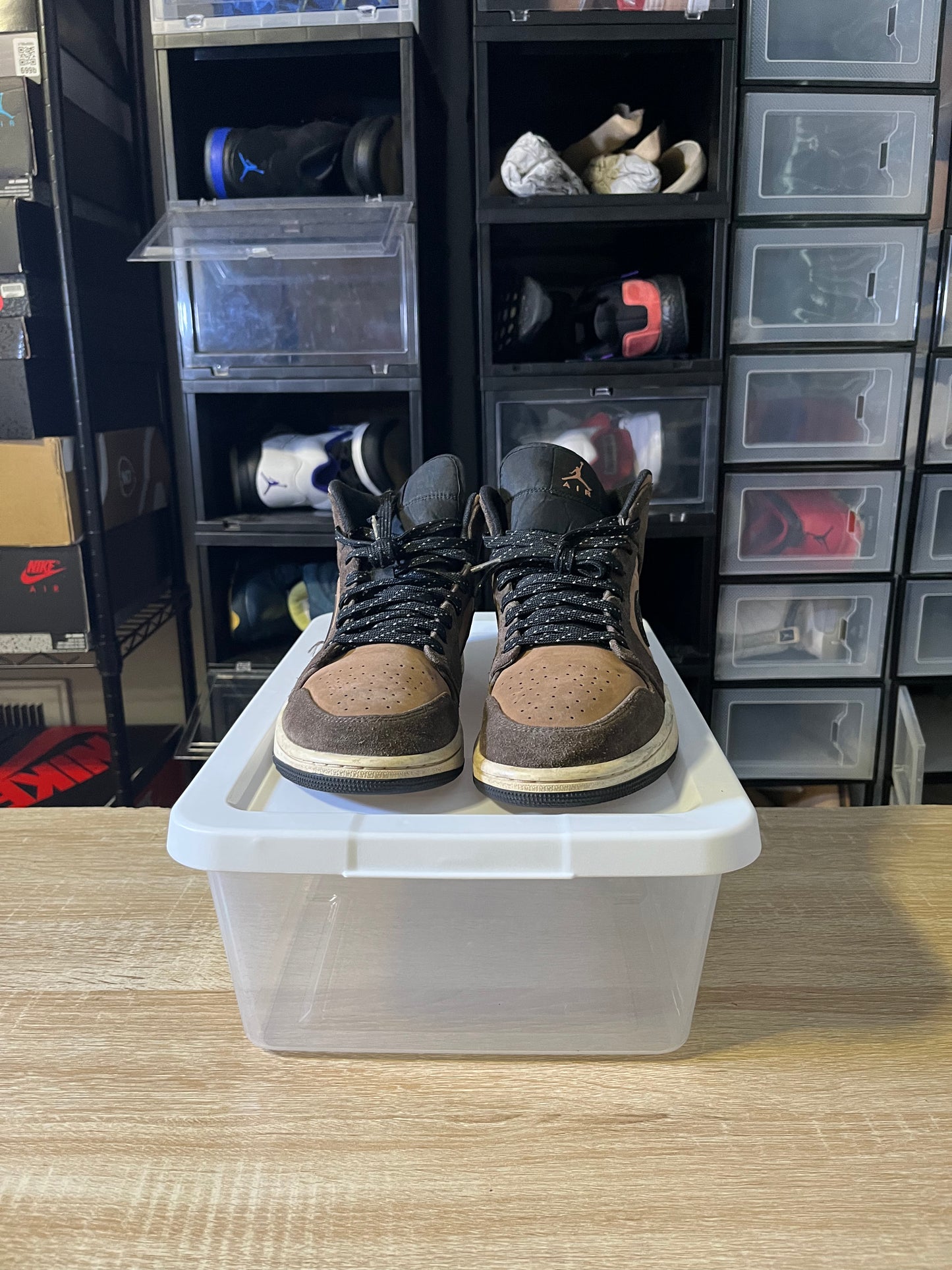 Size 9 - AJ 1 Mid SE Dark Chocolate