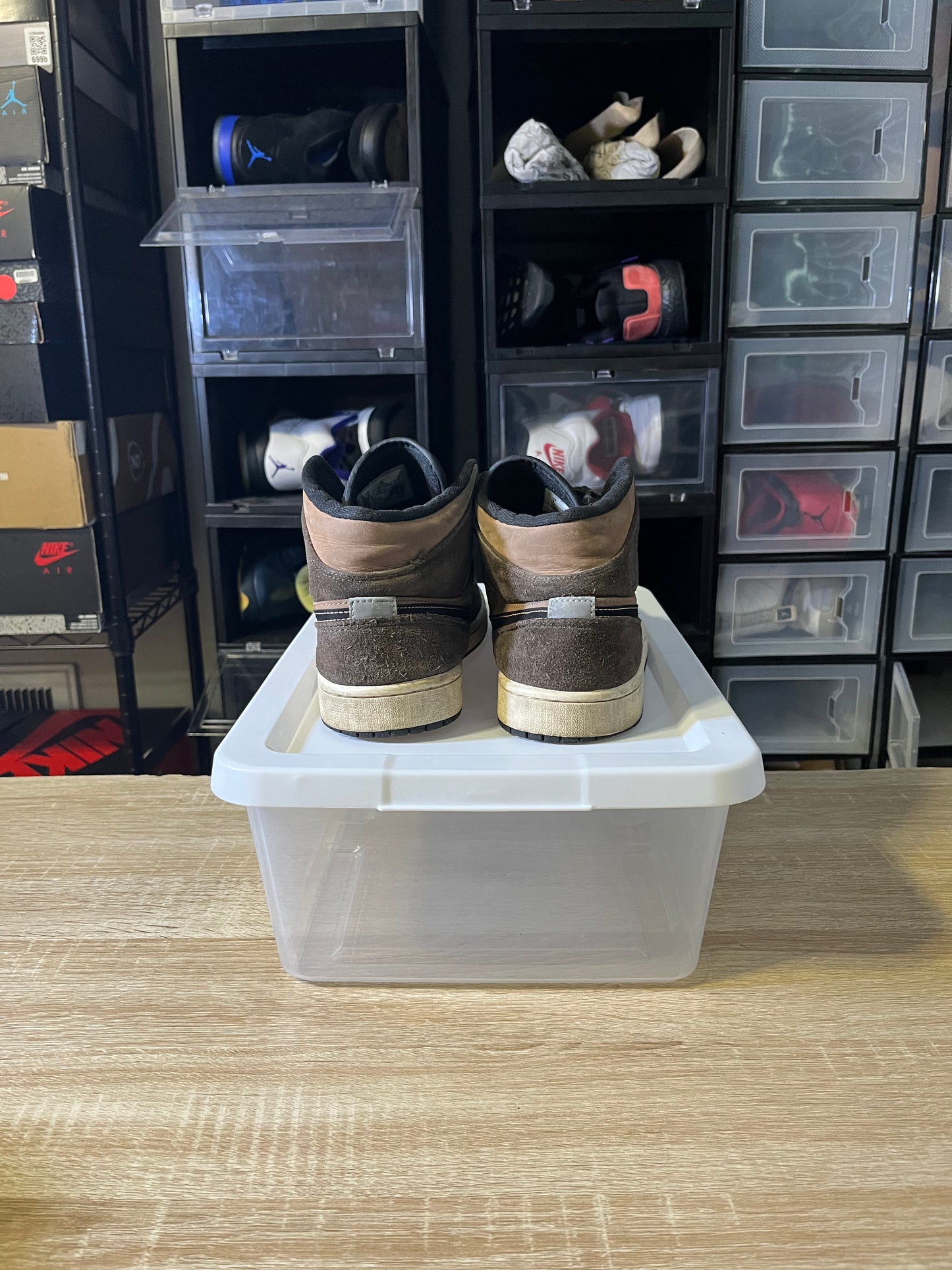 Size 9 - AJ 1 Mid SE Dark Chocolate