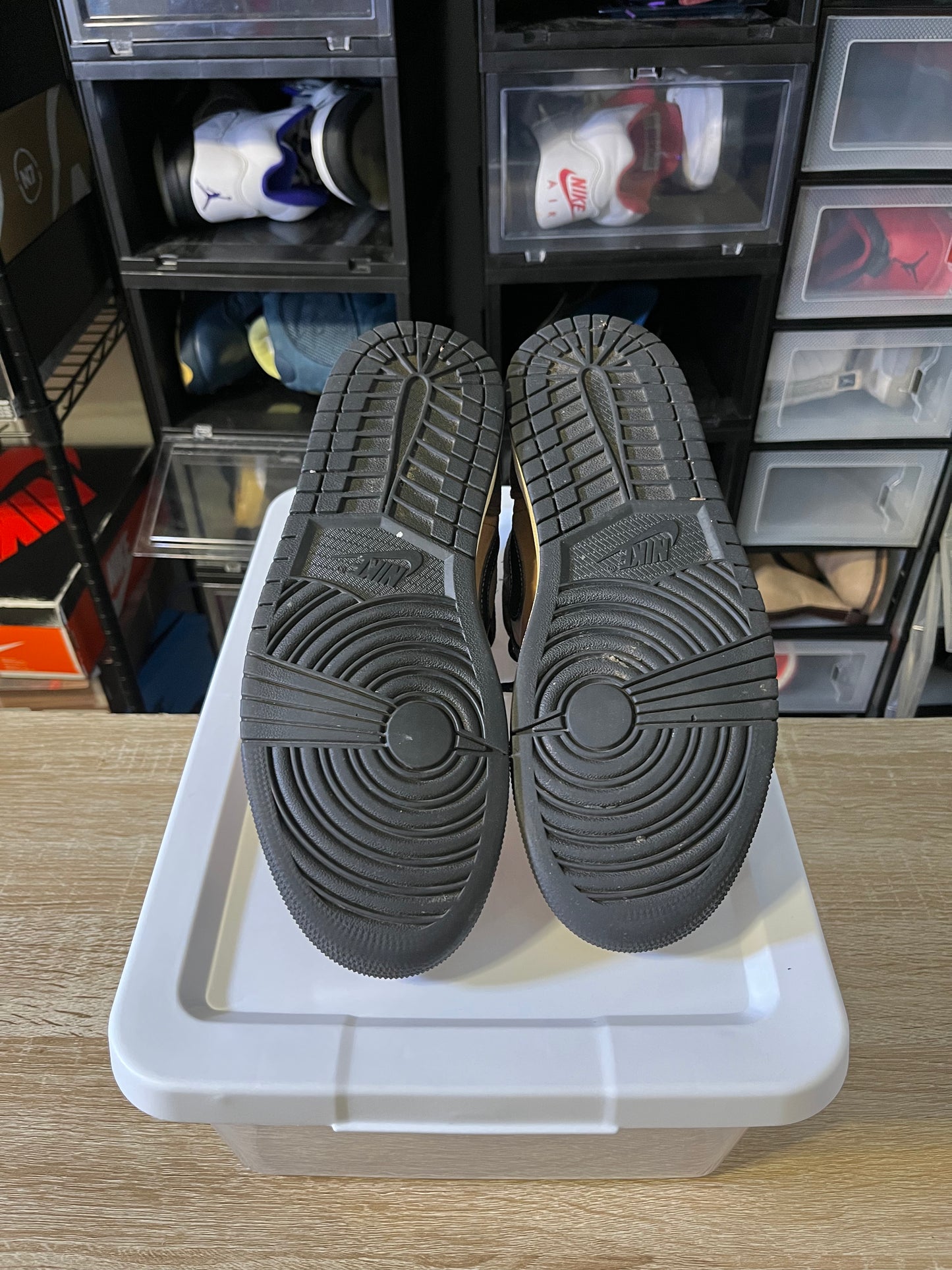 Size 9 - AJ 1 Mid SE Dark Chocolate