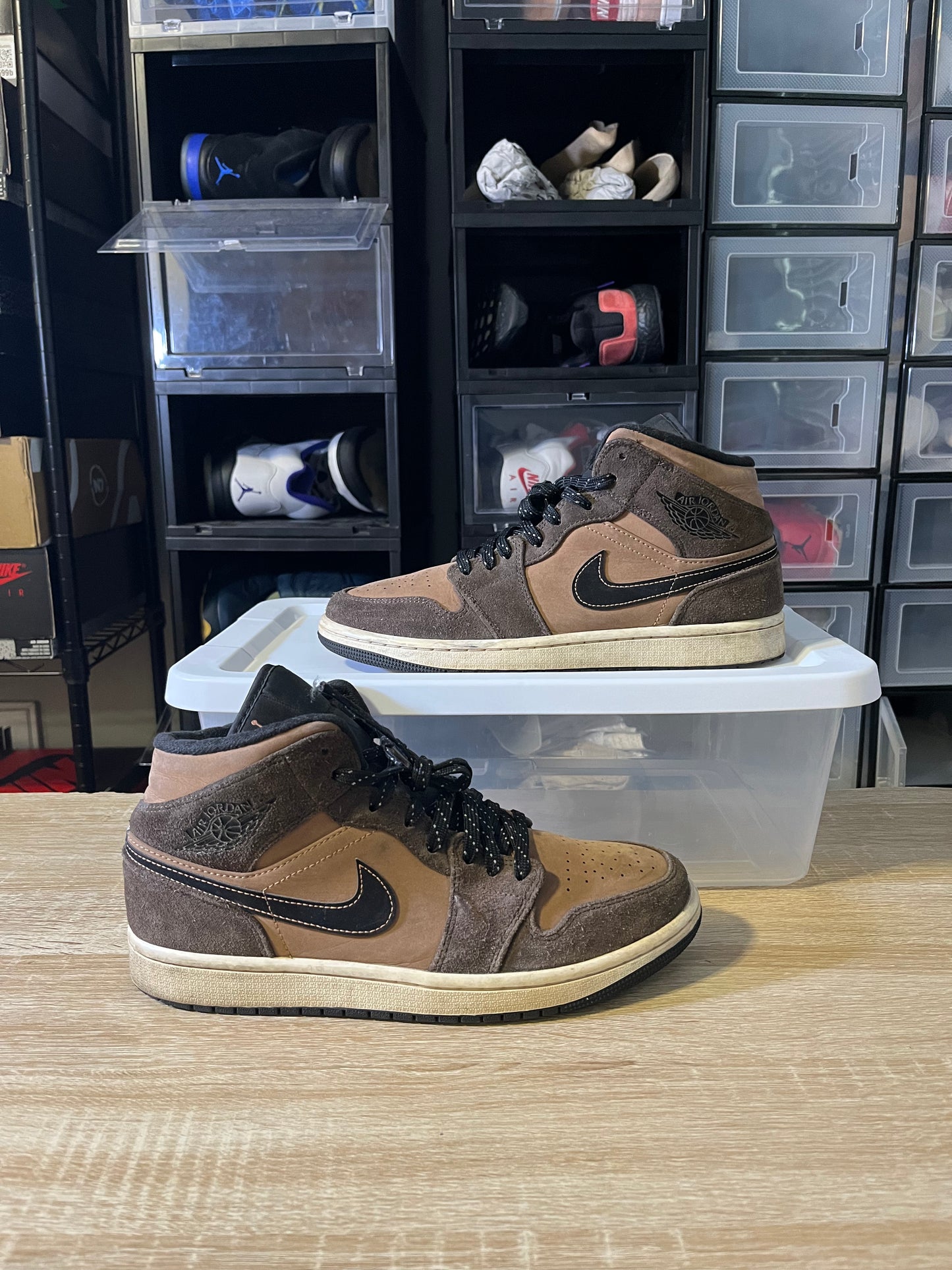 Size 9 - AJ 1 Mid SE Dark Chocolate