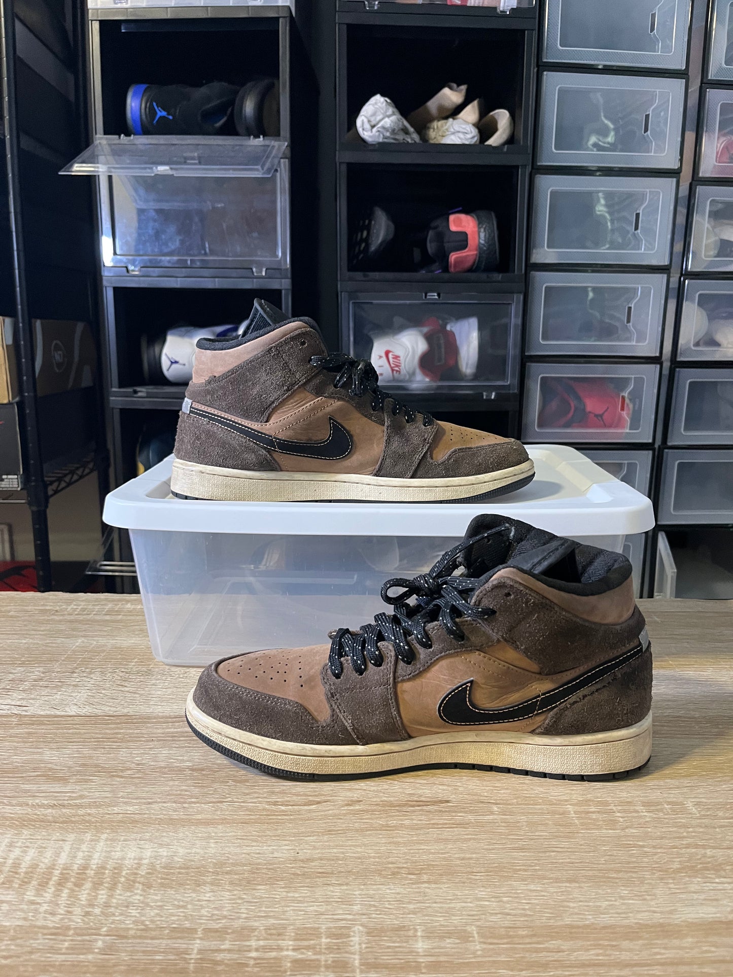 Size 9 - AJ 1 Mid SE Dark Chocolate