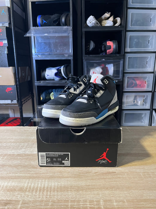 Size 5.5Y - AJ 3 Retro OG Rare Air
