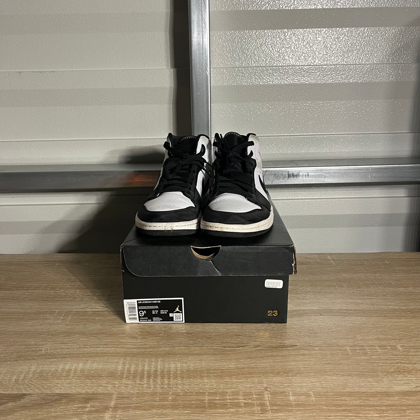 Size 9.5 - AJ 1 Mid SE Union Black Toe