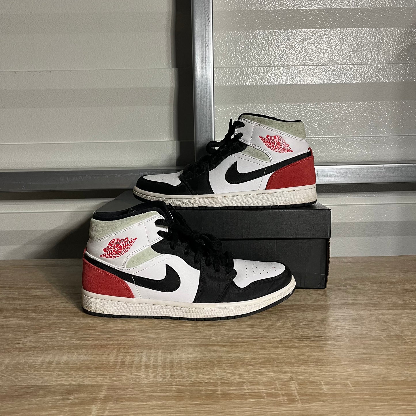 Size 9.5 - AJ 1 Mid SE Union Black Toe