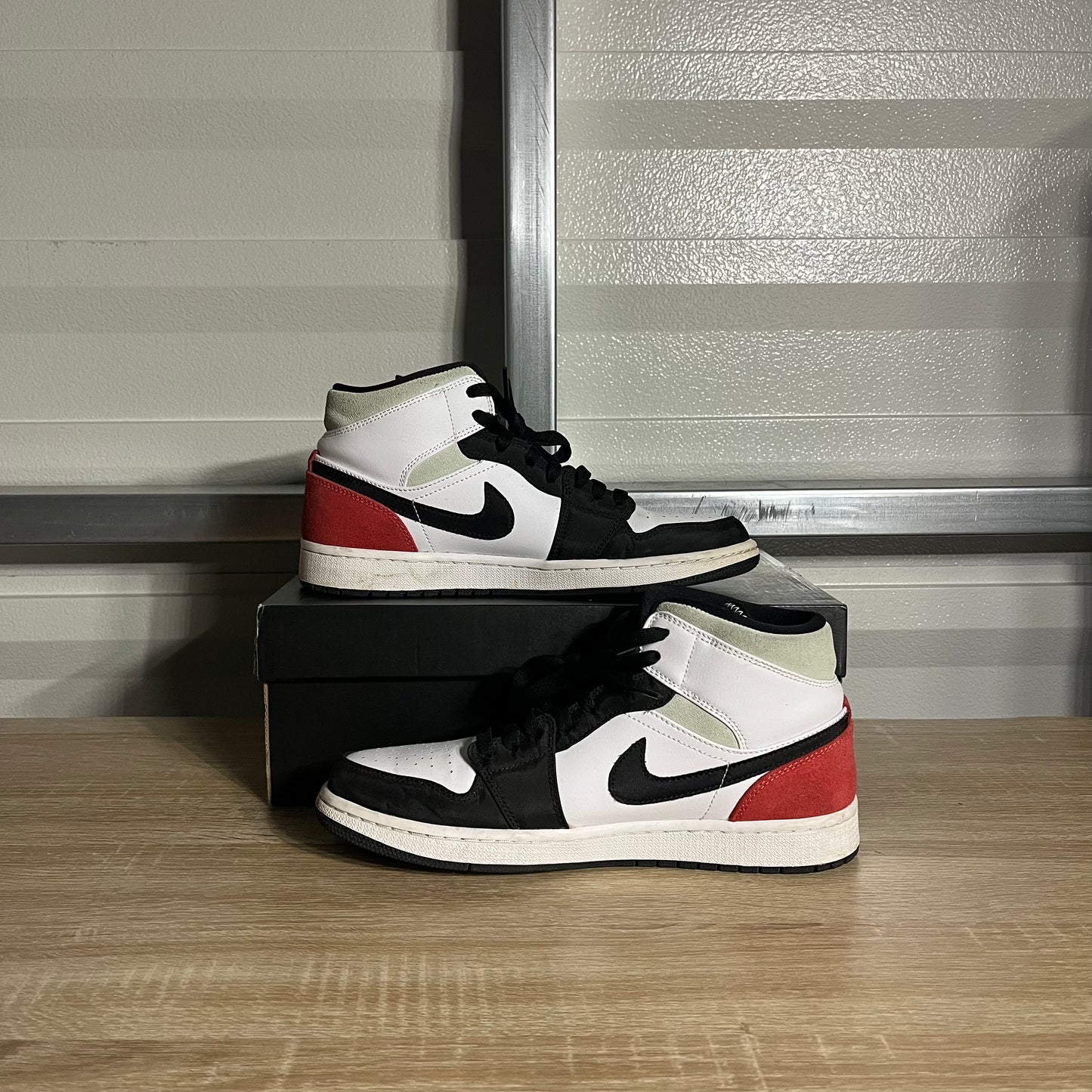 Size 9.5 - AJ 1 Mid SE Union Black Toe