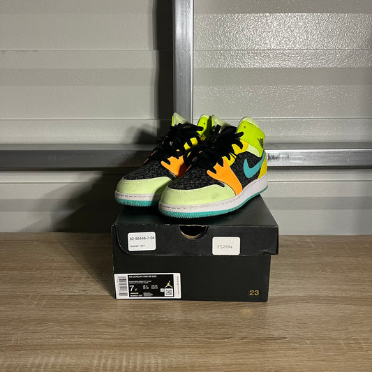 Size 7Y - AJ 1 Mid SE GS Aurora Green
