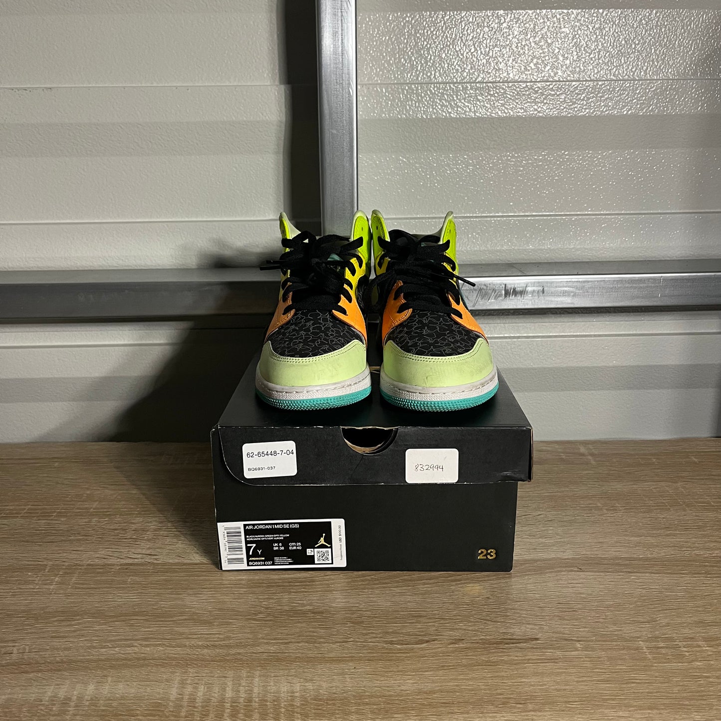 Size 7Y - AJ 1 Mid SE GS Aurora Green