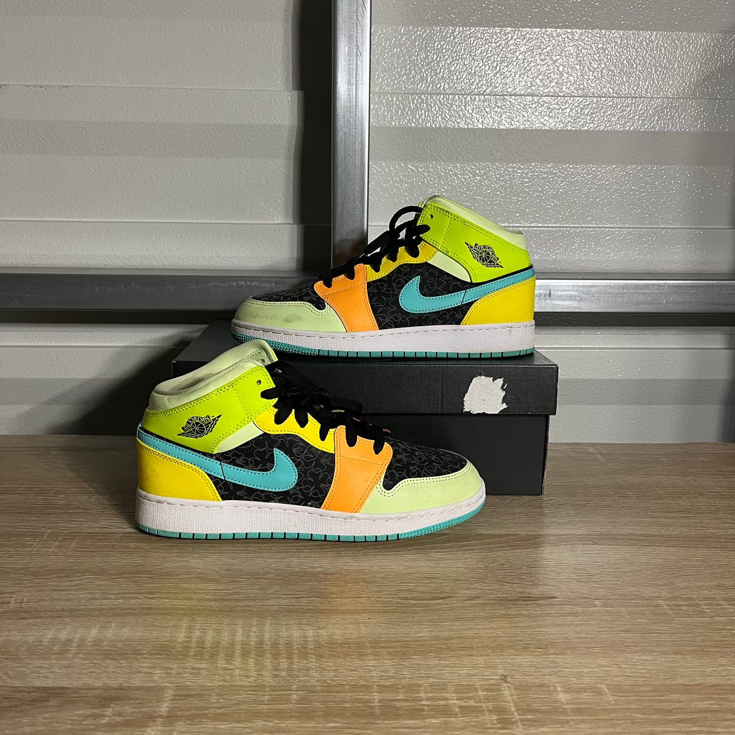 Size 7Y - AJ 1 Mid SE GS Aurora Green
