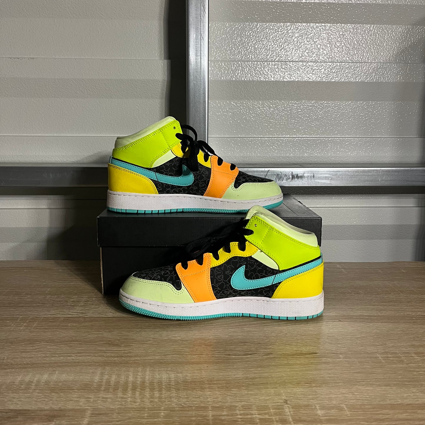Size 7Y - AJ 1 Mid SE GS Aurora Green
